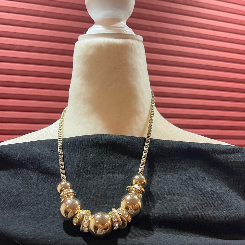 Elegant Gold Beaded Necklace